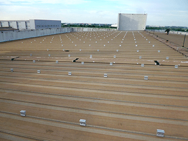 أنواع مختلفة من محطات توليد الطاقة الكهروضوئية الموزعة على الأسطح.